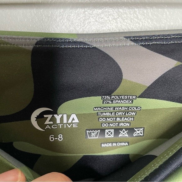ZYIA Light N Tight Camo Legging Womens 6-8 Medium - Picture 2 of 8